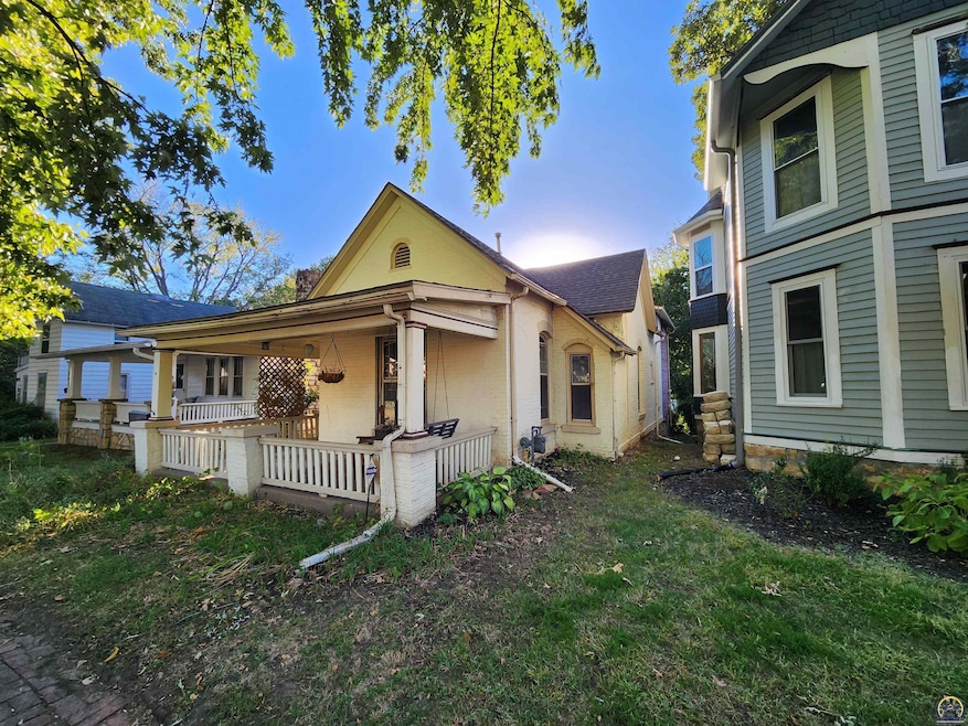 339 SW Elmwood Ave, Topeka, KS 66606 - photo 1