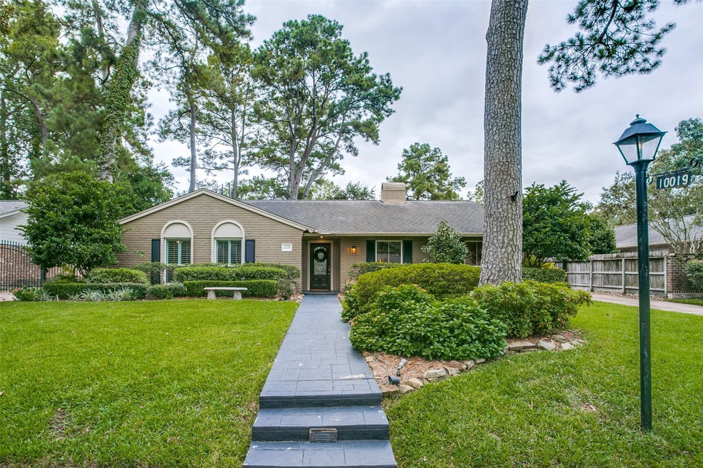 10019 Longmont Dr, Houston, TX 77042 - photo 1