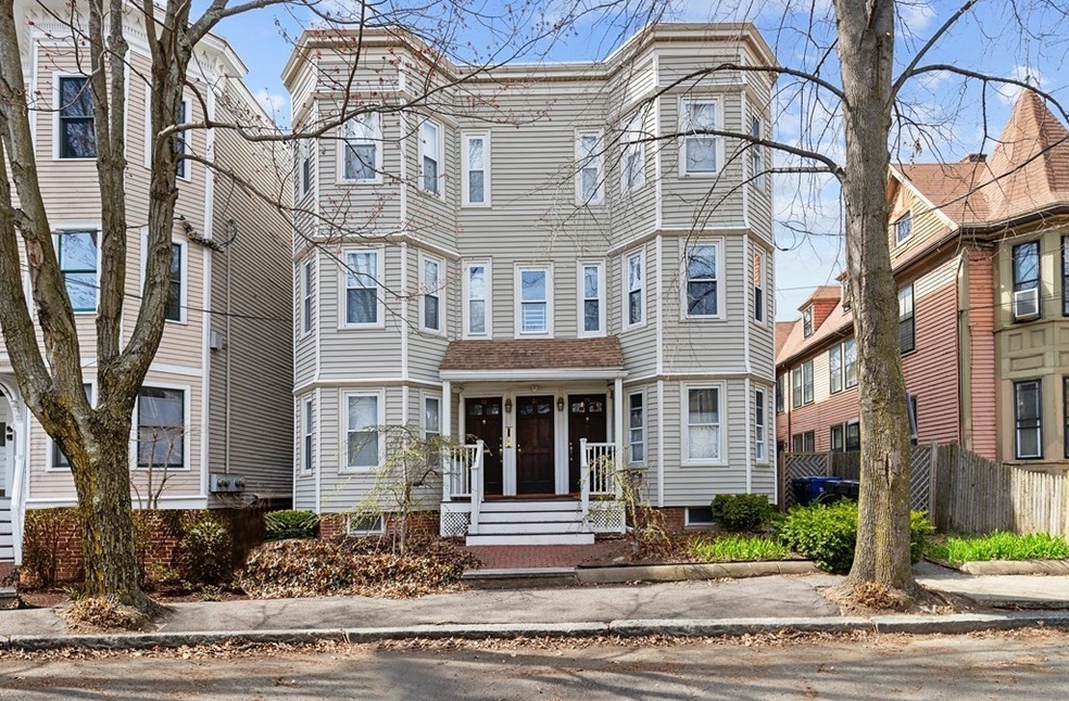 29 Regent St unit 2R, Cambridge, MA 02140 - photo 1