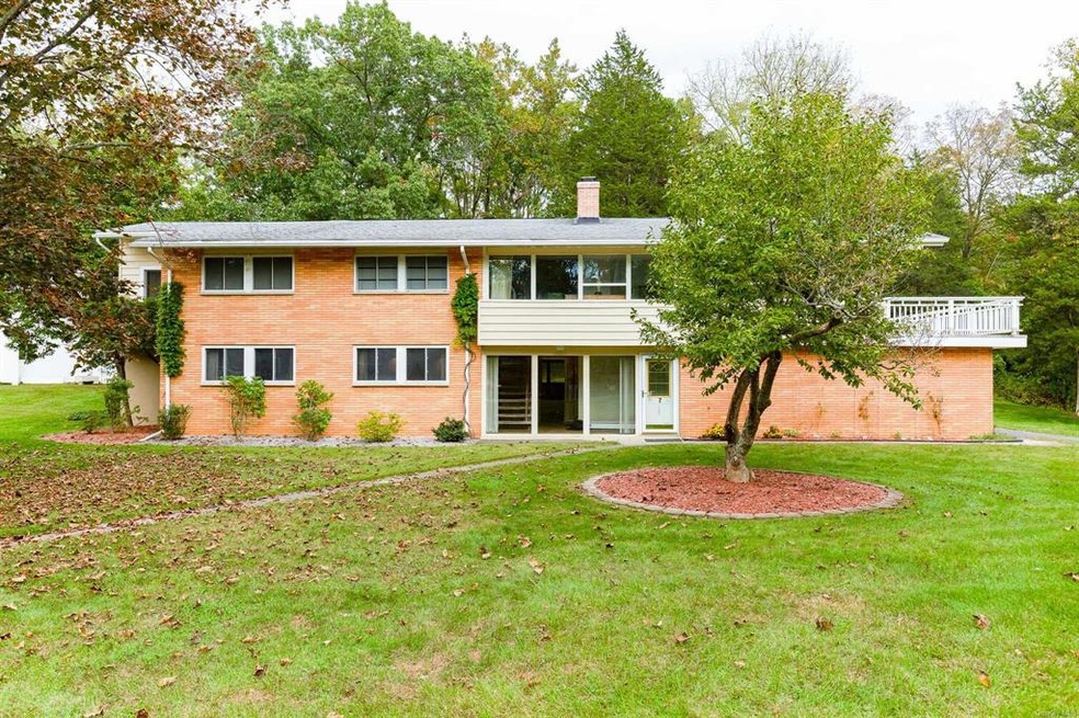 7 Walnut Hill Rd, Poughkeepsie, NY 12603 - photo 1