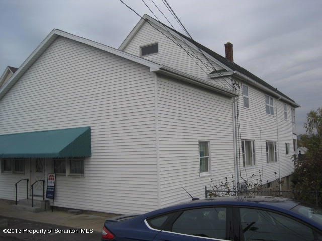 1406 Dartmouth St, Scranton, PA 18504 - photo 1