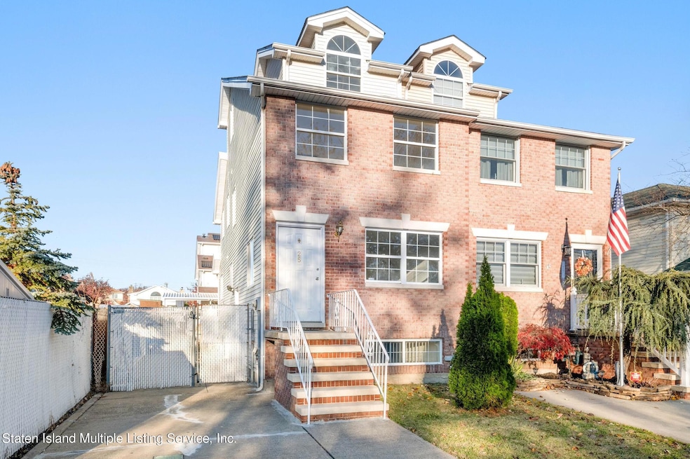 Sold $758,000 • Co-Listing Agent