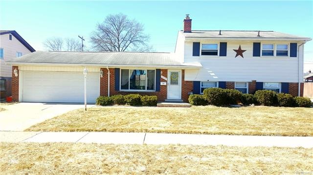 Beautifully maintained tri-level home!