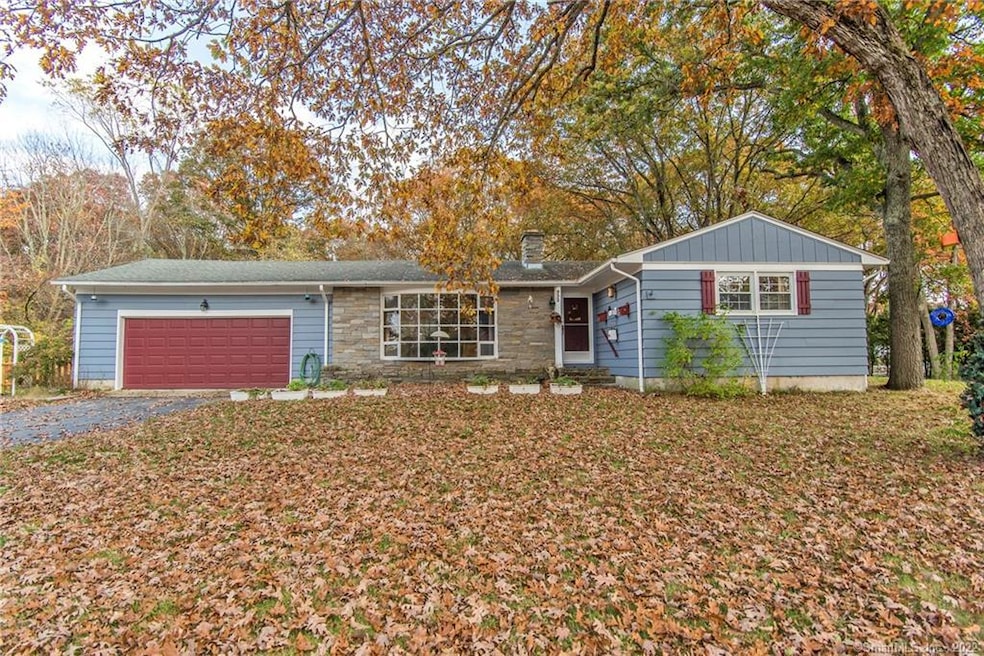 932 Norwich Rd, Plainfield, CT 06374 - photo 1