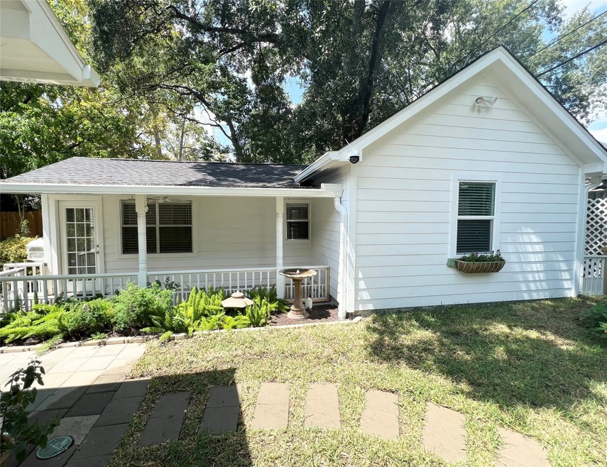 1914 Woodcrest Dr, Houston, TX 77018 - photo 1