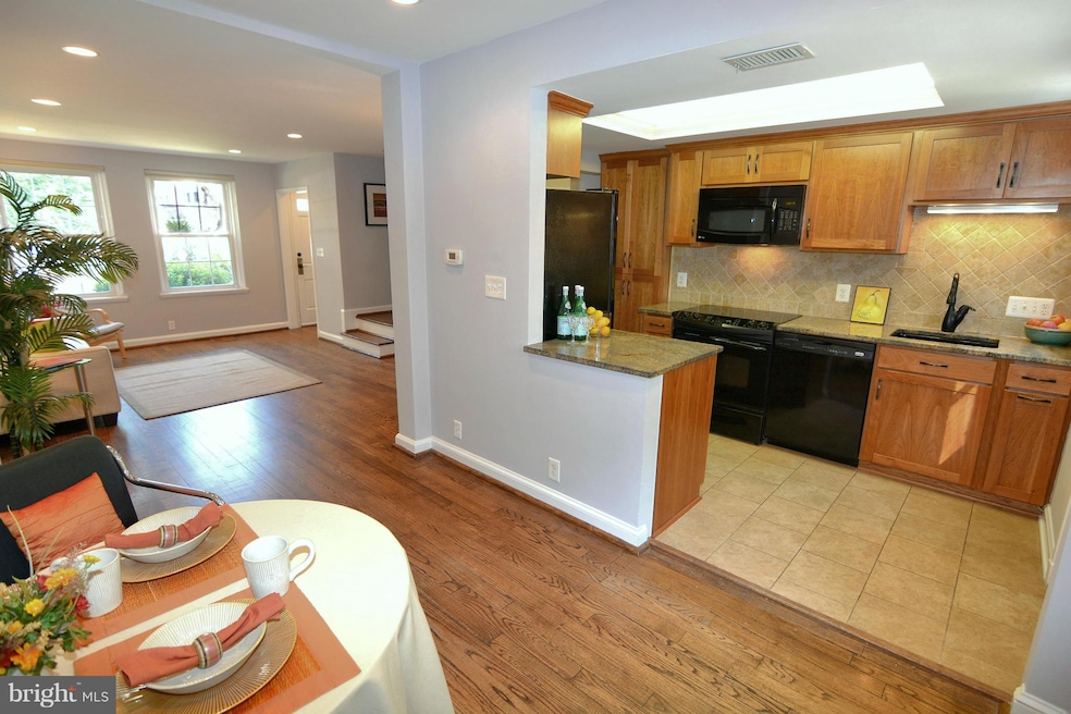 3569 S Stafford St unit B, Arlington, VA 22206 - photo 1