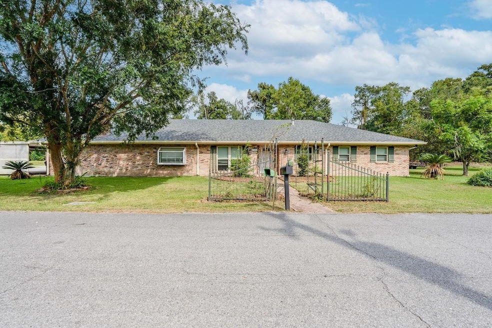 324 Lirette St, Houma, LA 70360 - photo 1