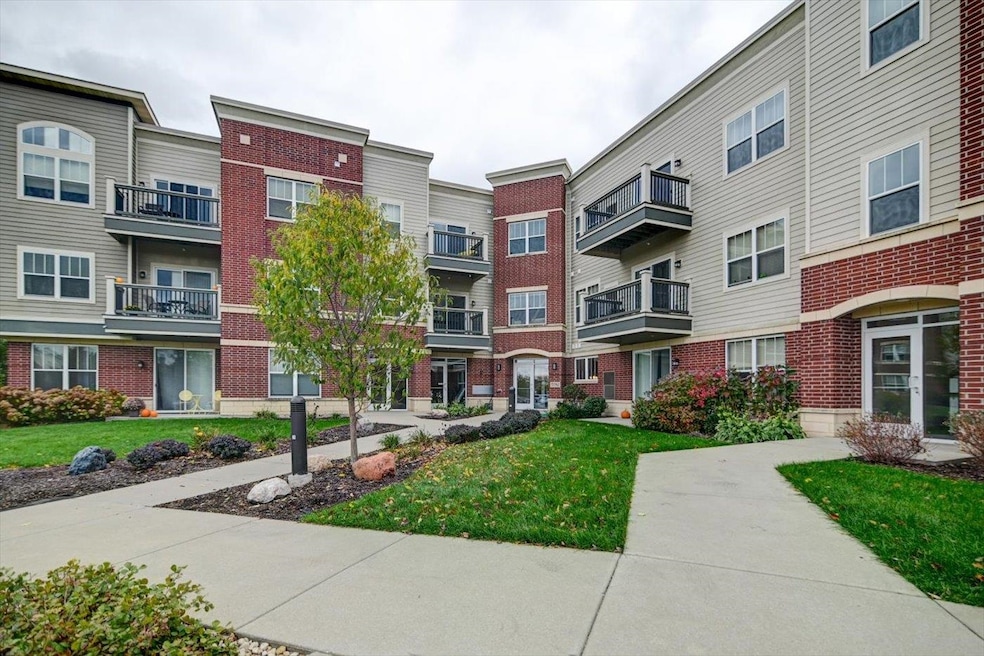 5192 Sassafras Dr unit 109, Fitchburg, WI 53711 - photo 1
