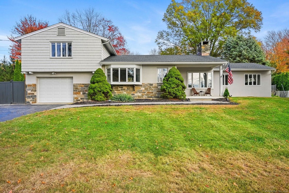 75 Roosevelt Dr, Trumbull, CT 06611 - photo 1