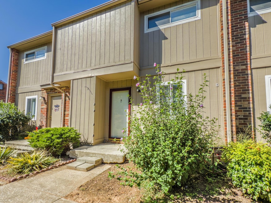 5135 Overland Dr unit B, Cave Spring, VA 24018 - photo 1