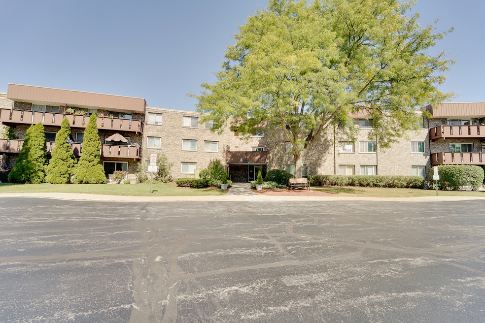 Brookwood Condos unit 311, Rolling Meadows, IL 60008 - photo 1