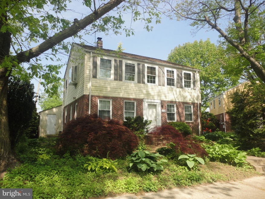 302 W Elkinton Ave, Chester, PA 19013 - photo 1