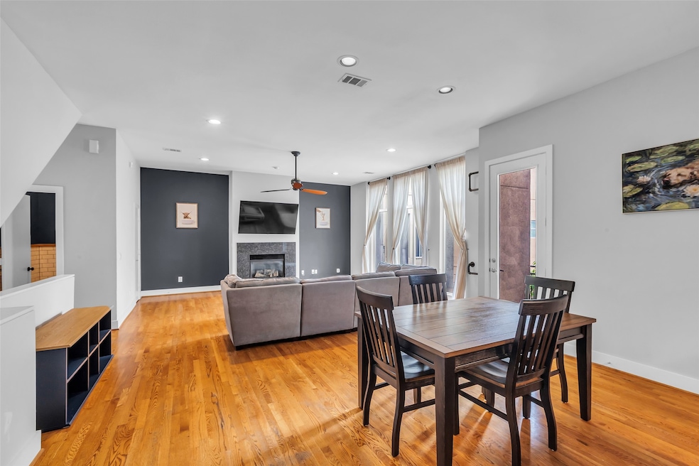 2404 Fairview St unit C, Houston, TX 77006 - photo 1