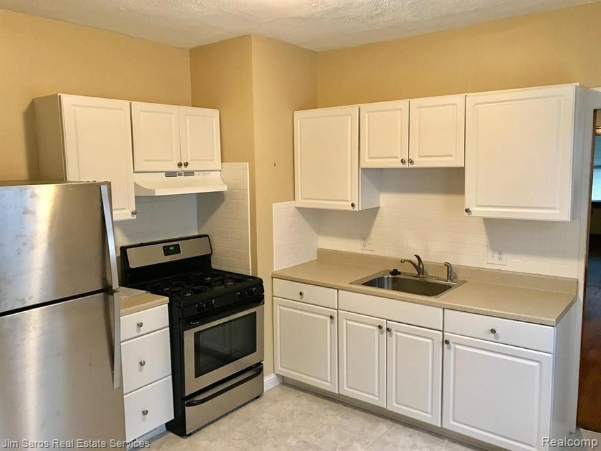 1301 Wayburn St, Grosse Pointe, MI 48230 - photo 1