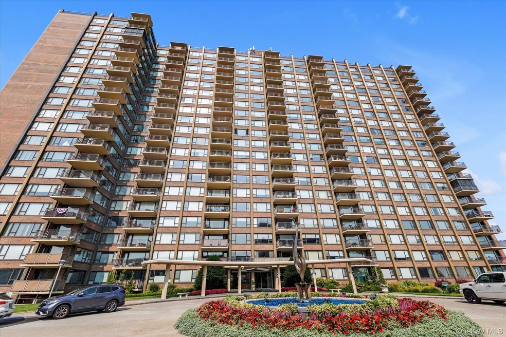 The Cryder House unit 11L, Whitestone, NY 11357 - photo 1