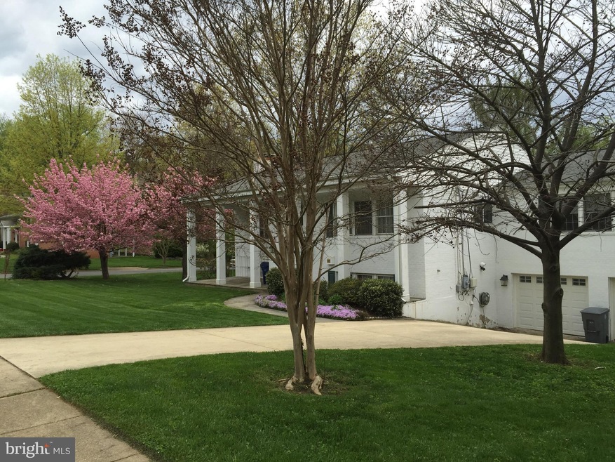 7116 Warbler Ln, McLean, VA 22101 - photo 1