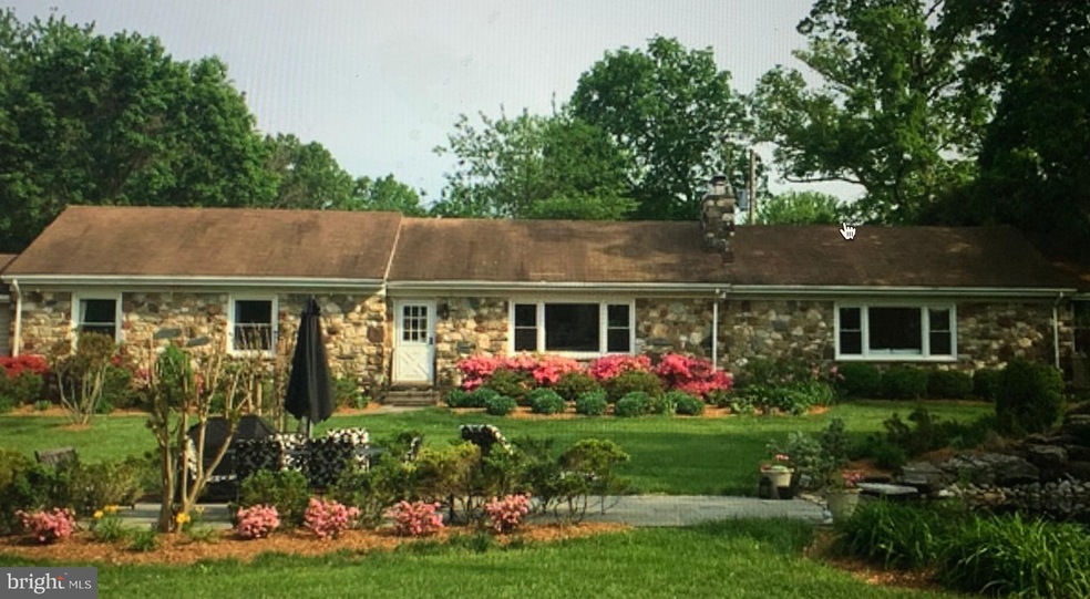 43380 Mountain View Dr, Chantilly, VA 20152 - photo 1