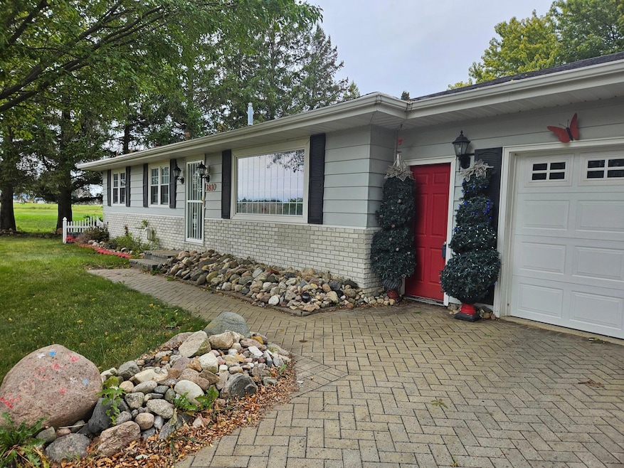 1810 Michaelle Ln, Albert Lea, MN 56007 - photo 1