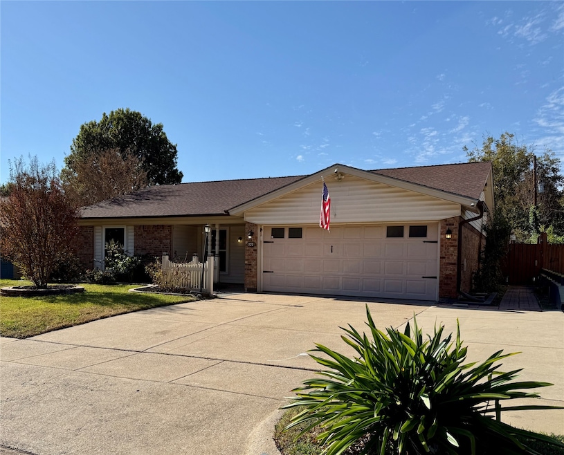 721 NW Ann Lois Ln, Burleson, TX 76028 - photo 1