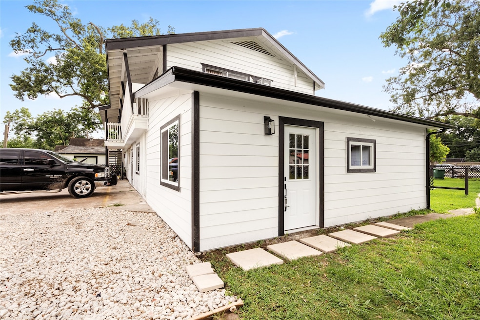 923 Knight St unit E, Houston, TX 77022 - photo 1