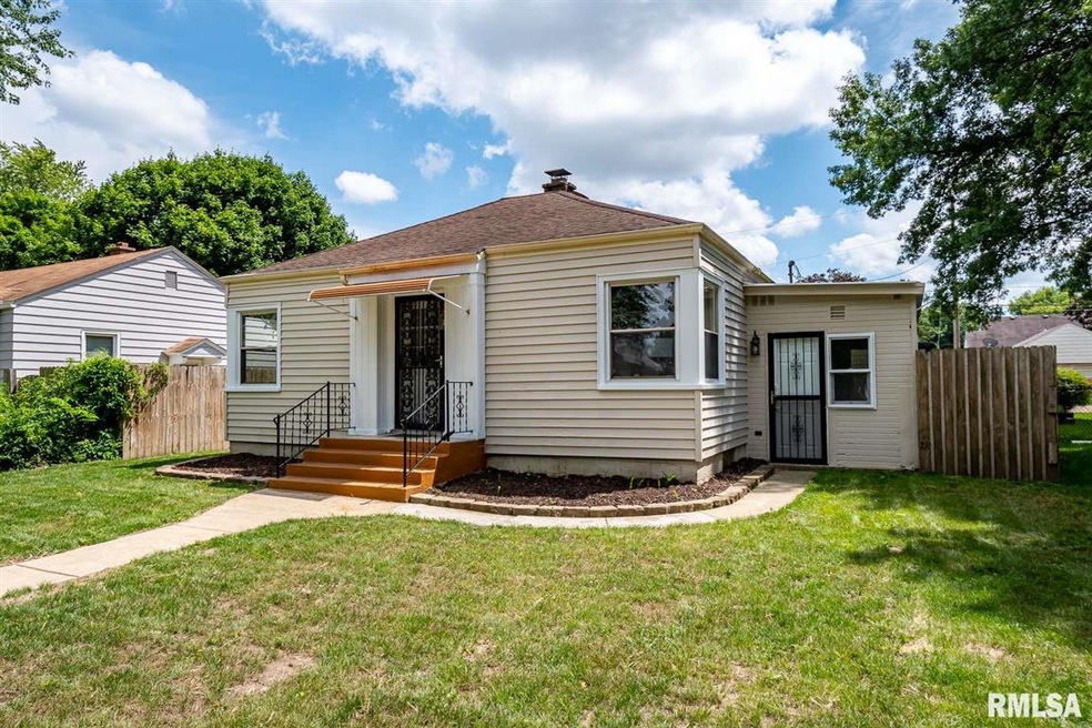 2125 W 18th St, Davenport, IA 52804 - photo 1