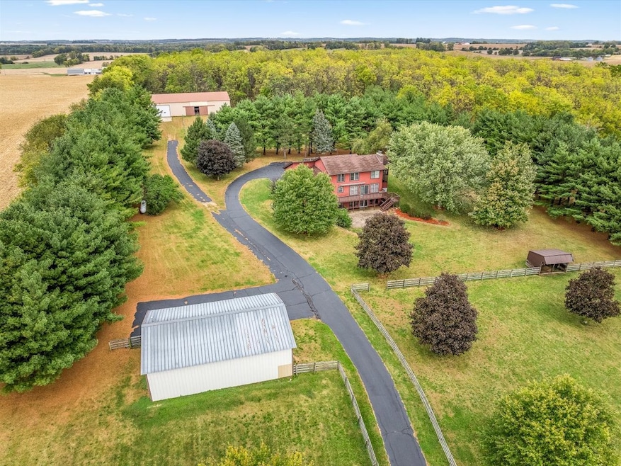 9104 E Weber Rd, Ridott, IL 61067 - photo 1