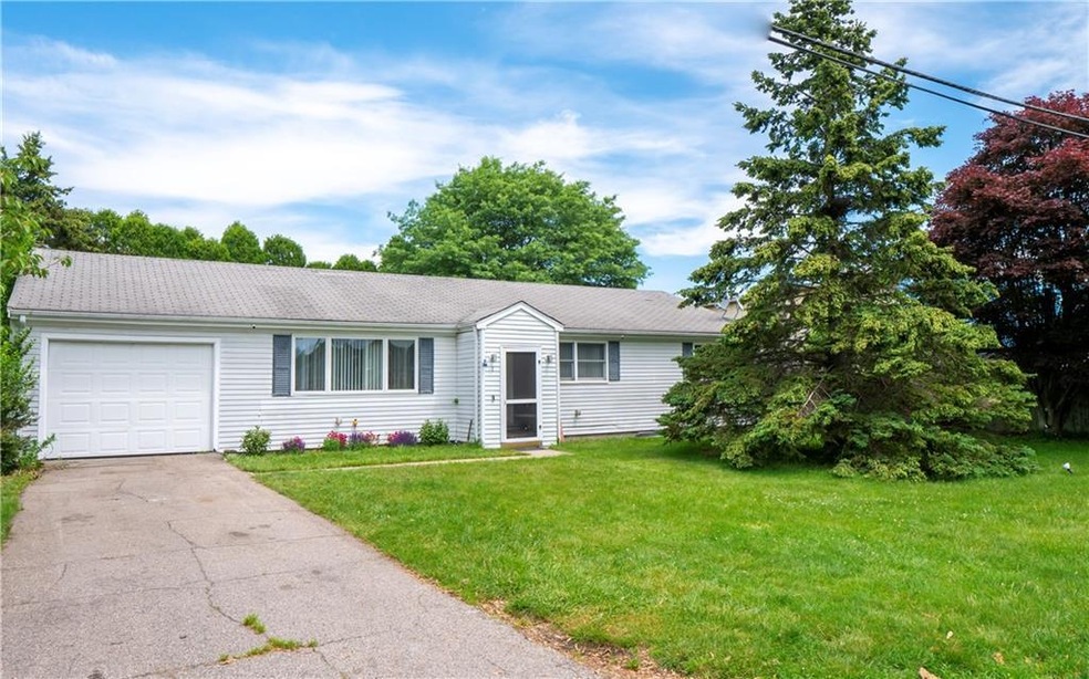 1 Reardon Dr, Middletown, RI 02842 - photo 1