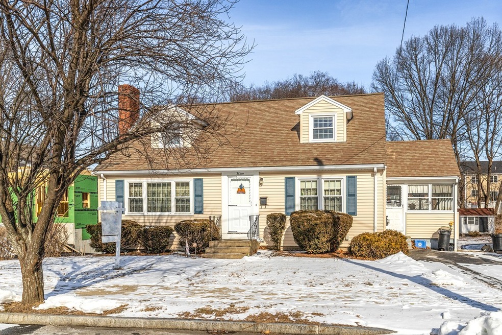 15 Utica St, Woburn, MA 01801 - photo 1