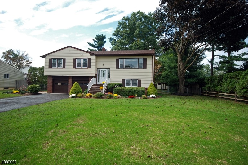 9 Rutgers Ln, Middlesex, NJ 08846 - photo 1