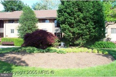 18607 Walkers Choice Rd unit 4, Montgomery Village, MD 20886 - photo 1