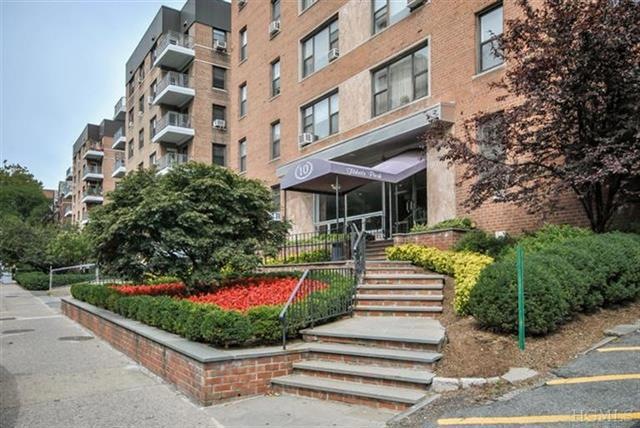 Tibbets Park unit 4C, White Plains, NY 10601 - photo 1