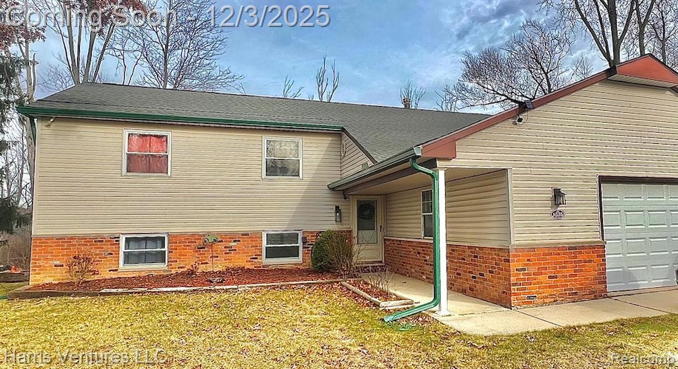 1535 Kings Crown Ct, Wixom, MI 48393 - photo 1