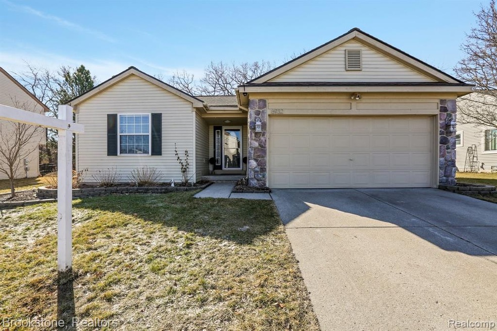 6932 Wellesley Blvd unit 3, Waterford, MI 48327 - photo 1