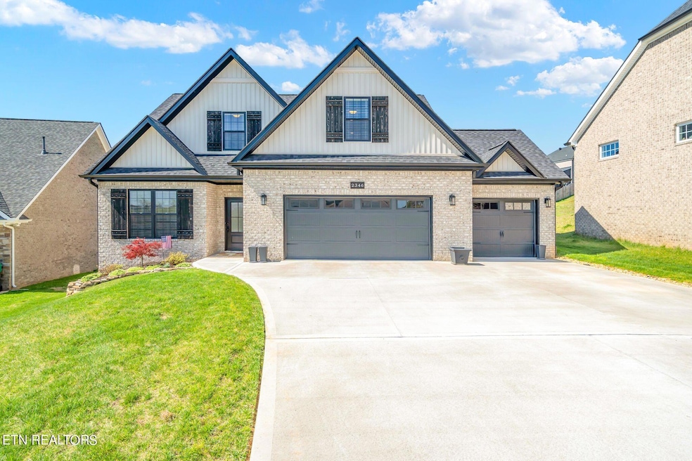 2346 Hickory Crest Ln, Knoxville, TN 37932 - photo 1