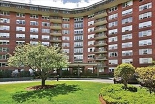 Imperial Towers unit 910, Chestnut Hill, MA 02467 - photo 1