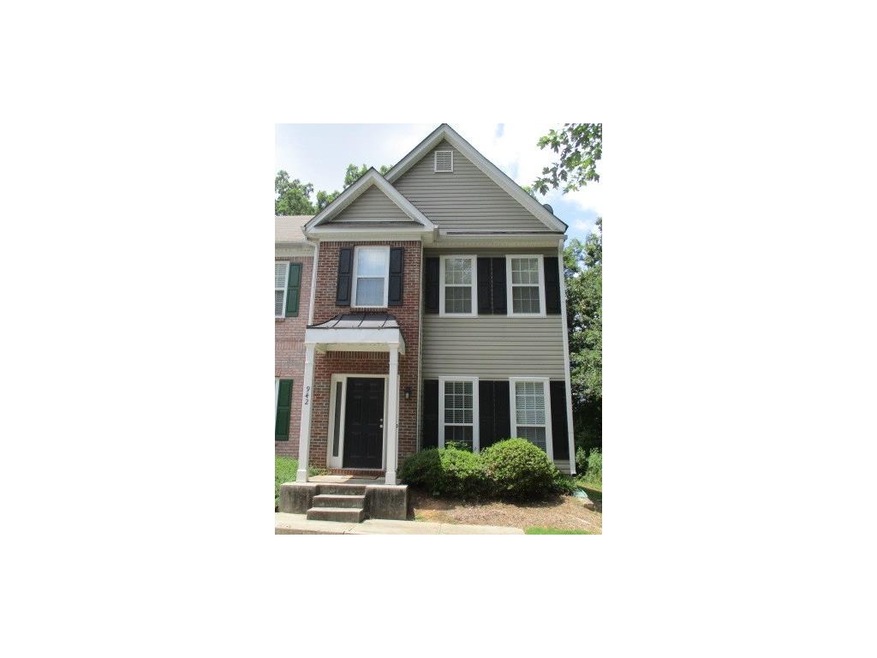 Great Move In Ready 2 BD/2.5 BA End Unit!