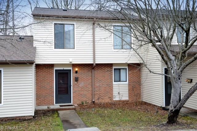 Welcome home to 1738 N Hamilton #B!