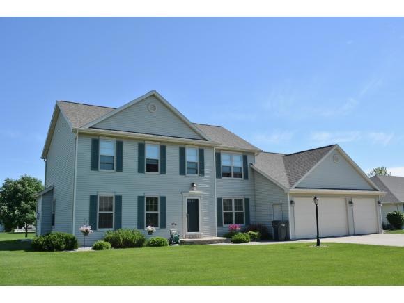 W6021 Moonflower Dr, Appleton, WI 54915 - photo 1