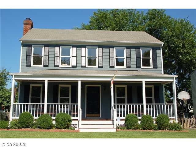 Exterior Front - Fresh paint and new carpet make t