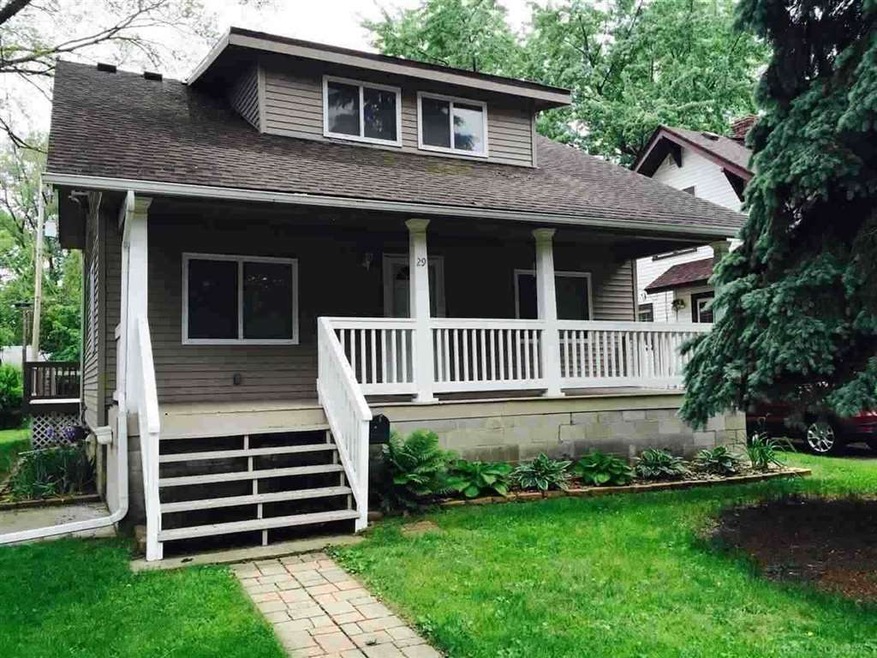 1600 sq ft, 4 bedroom, 2 bath colonial with 1st fl