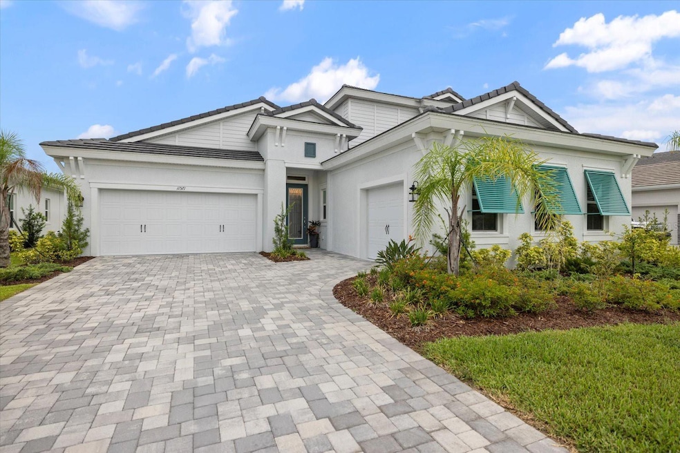 Welcome to 11571 Gleaming Terrace in Everly at Wellen Park!