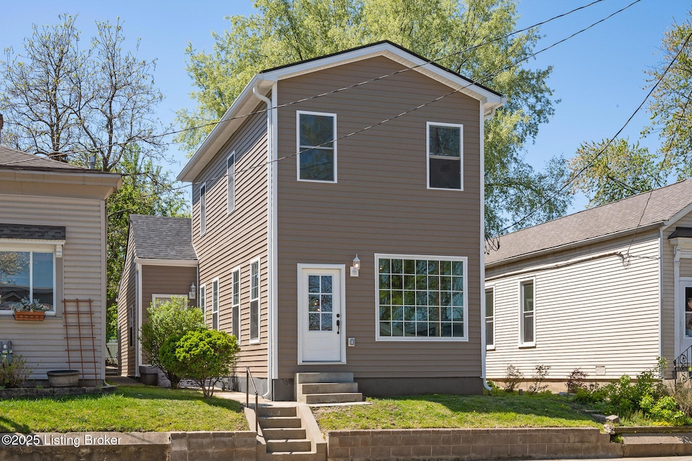 1032 Ash St-1
