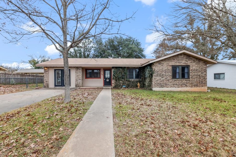 703 Kristofer St, Fredericksburg, TX 78624 - photo 1