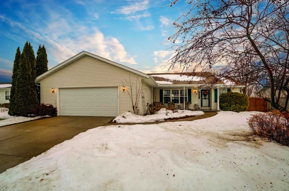 112 Gunther Dr, Evansville, WI 53536 - photo 1