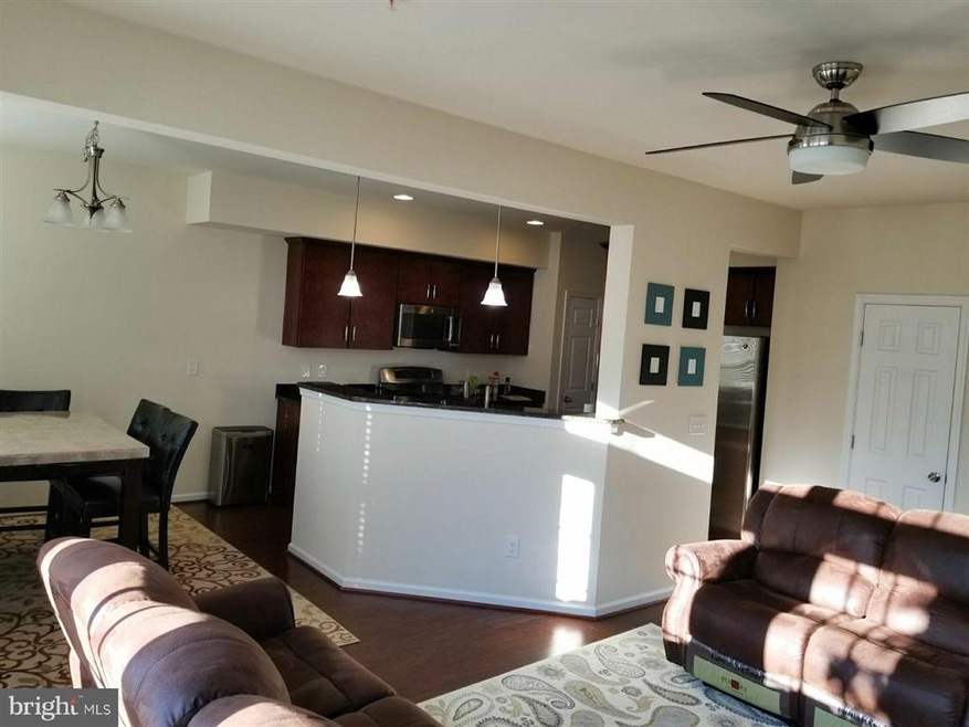 25251 Laureldale Terrace unit 2-B-5, Chantilly, VA 20152 - photo 1