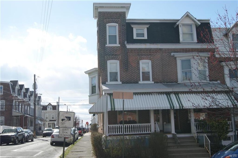 Welcome to 826 N 8th Street! Enjoy the room and na