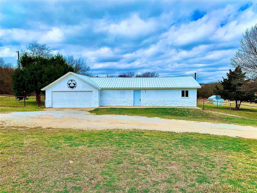 172 Finley Ct, Springtown, TX 76082 - photo 1