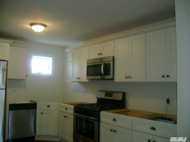 19 Maple Ave unit 2, Lynbrook, NY 11563 - photo 1