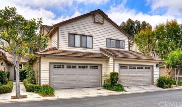 Street view of home with 2 car garage and large en