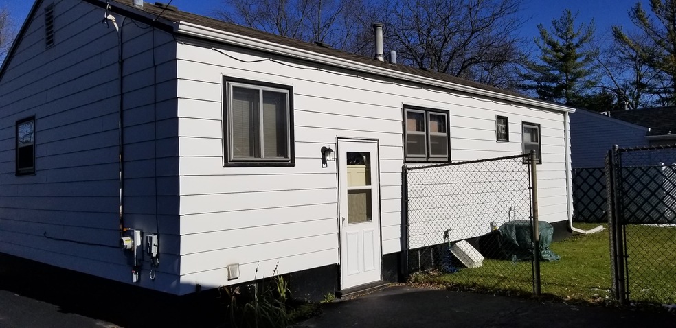 2813 Shoshone Rd, Waukegan, IL 60087 - photo 1